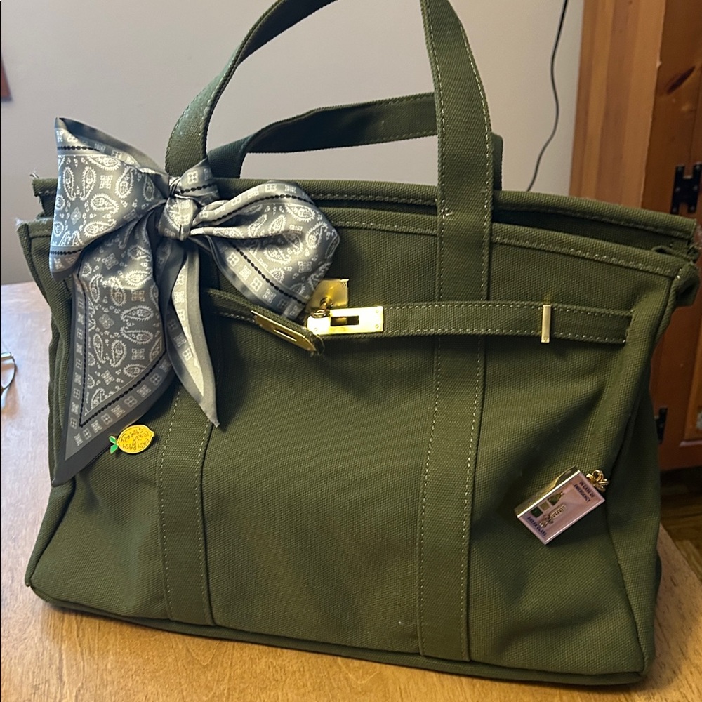 Elegant Green Boat and Tote Bag with Scarf Accent - Picture 4 of 11